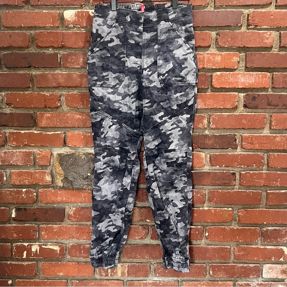 Spanx women's Camouflage Jogger Pants stretch twill size medium -FLAWED‎